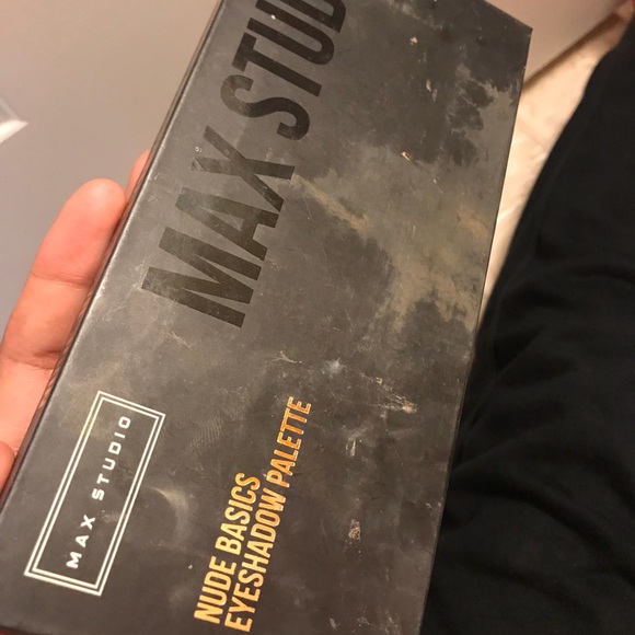 Max Studio Eyeshadow Palette - Picture 3 of 5